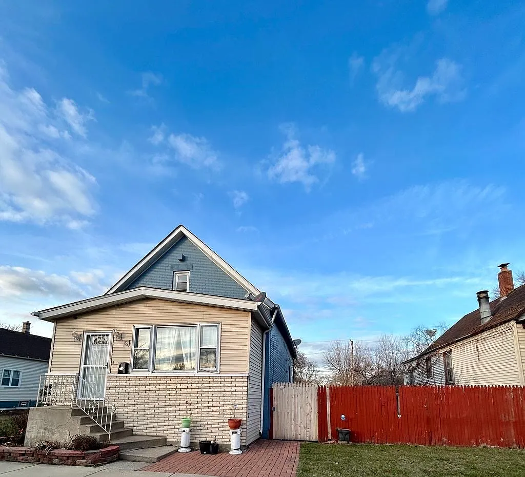 32 156th St photo 1