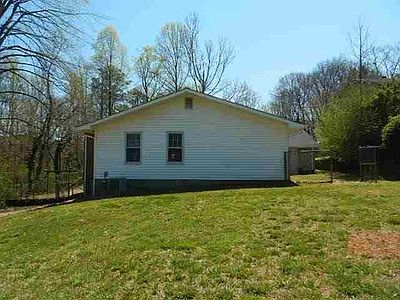 2nd image of 934 Longleaf Dr