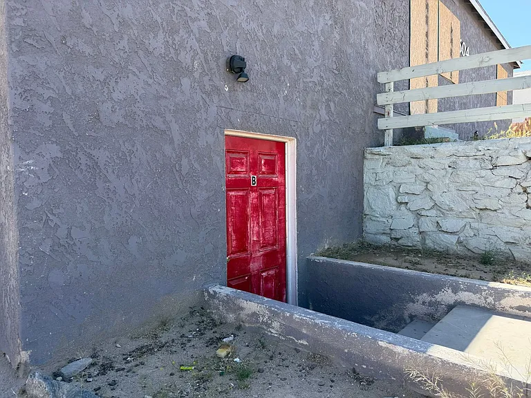 504 E Williams St — Photo 2