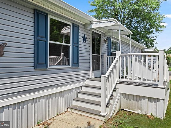 2nd image of 13 Devon Ln