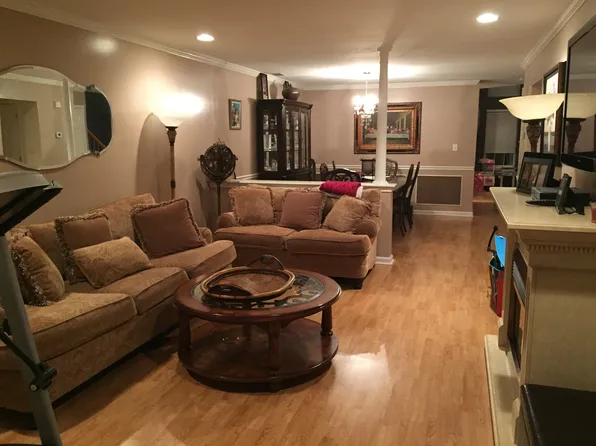 49 Whitemarsh Dr, Manalapan, NJ 07726