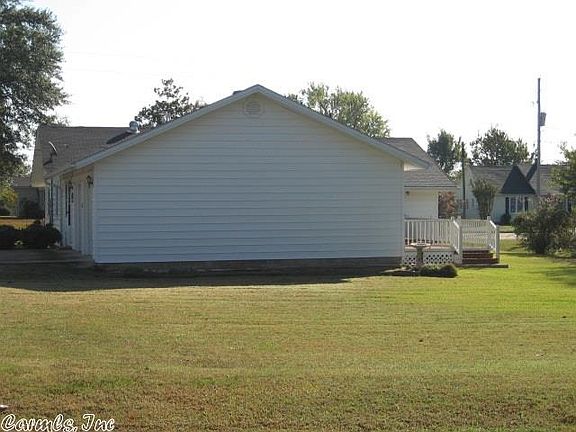 4th image of 1001 Reine St S