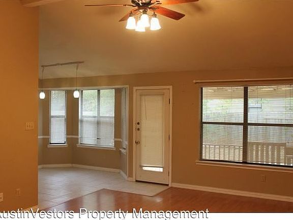 3rd image of 807 Lasso Dr