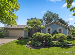 7058 Oak Hollow Ct, Jenison, MI 49428
