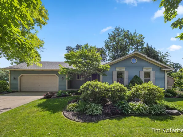 7058 Oak Hollow Ct, Jenison, MI 49428