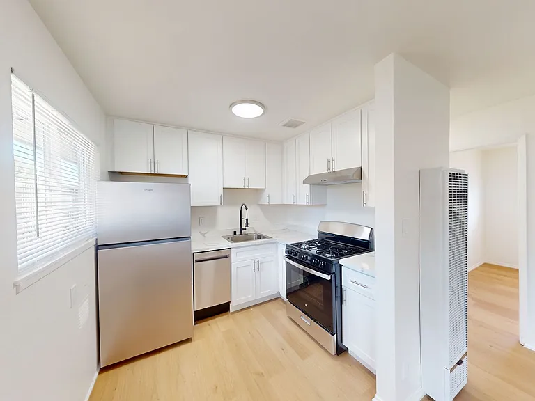 1520 Castro St — Photo 35