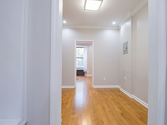 3rd image of 416 W 25th St #1FR