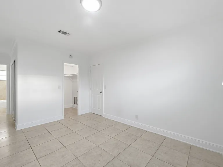 1140 NE 9th Ave #18 — Photo 12