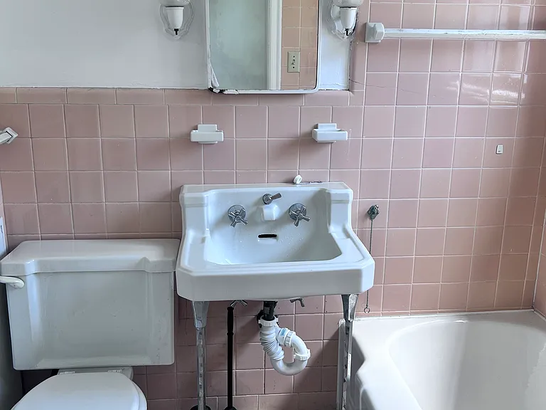 5917 Walnut St #1 — Photo 4