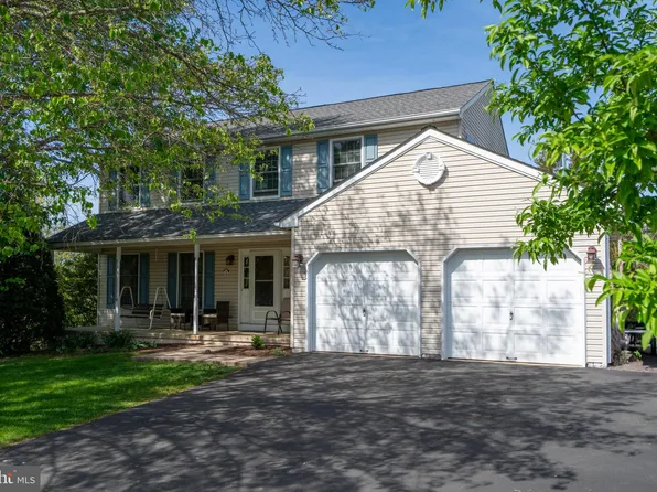 1069 E 2nd St, Red Hill, PA 18076