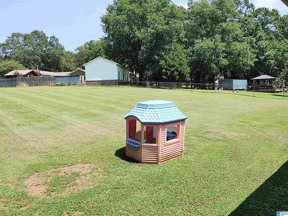 3rd image of 583 Forest Hills Dr