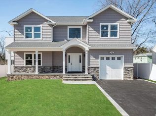 4 Saranac Rd, West Hempstead, NY 11552