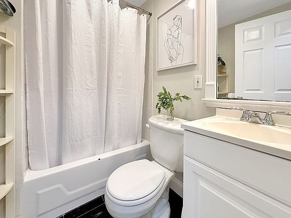 3rd image of 523 E 2nd St #1