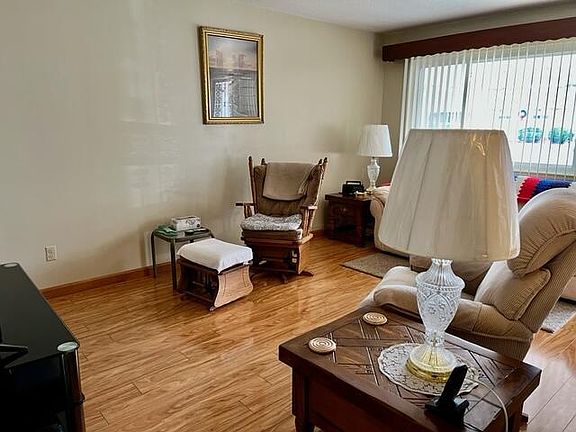 5th image of 4848 Downing Dr