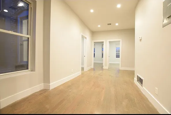 Rented by Delmark Realty LLC | media 8