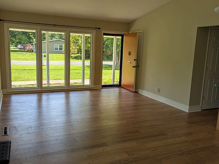 1701 Brentmoor Ln — Photo 3