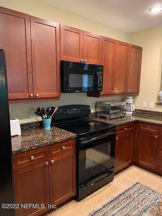 3 bed, 3.0 bath, 1758 sqft, $4,400 — Photo 4