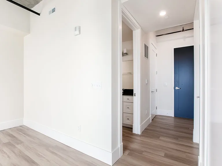 300 East Apartments — Photo 64