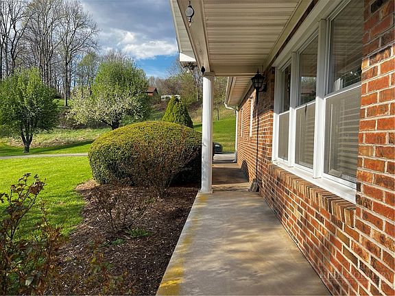 3rd image of 236 Walnut Ridge Road