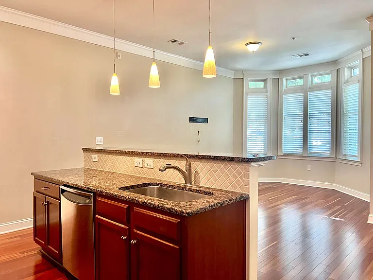 2810 Selwyn Ave #111 — Photo 11