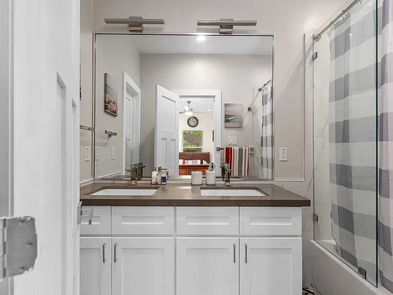 7101 Foster St #A — Photo 14