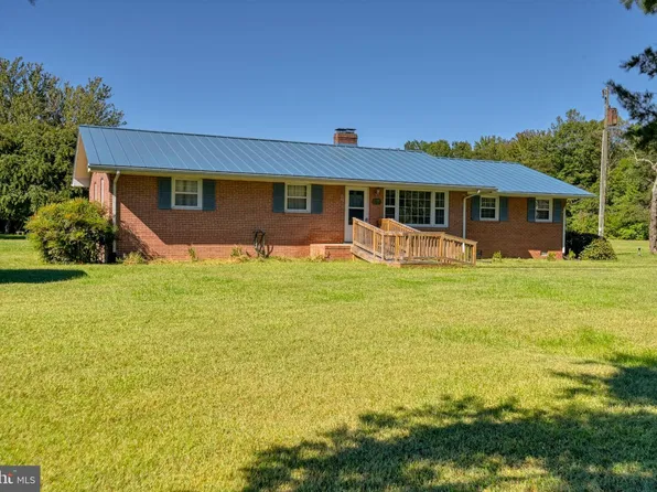 16184 Melville Ln, Bowling Green, VA 22427