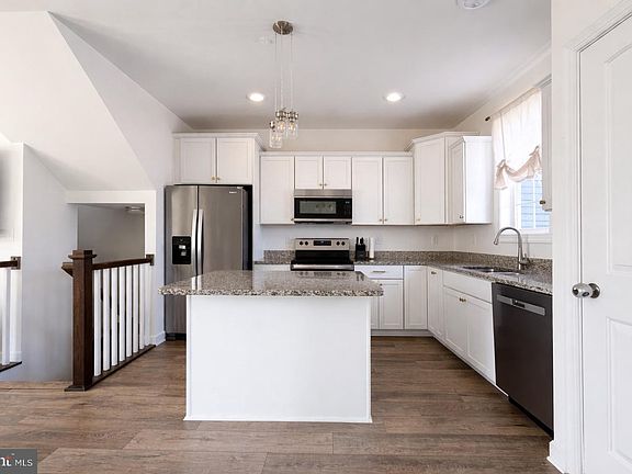 2nd image of 170 Hudson Blvd