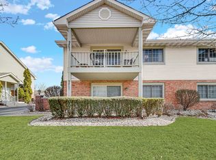 9821 Parkway Dr, Highland, IN 46322