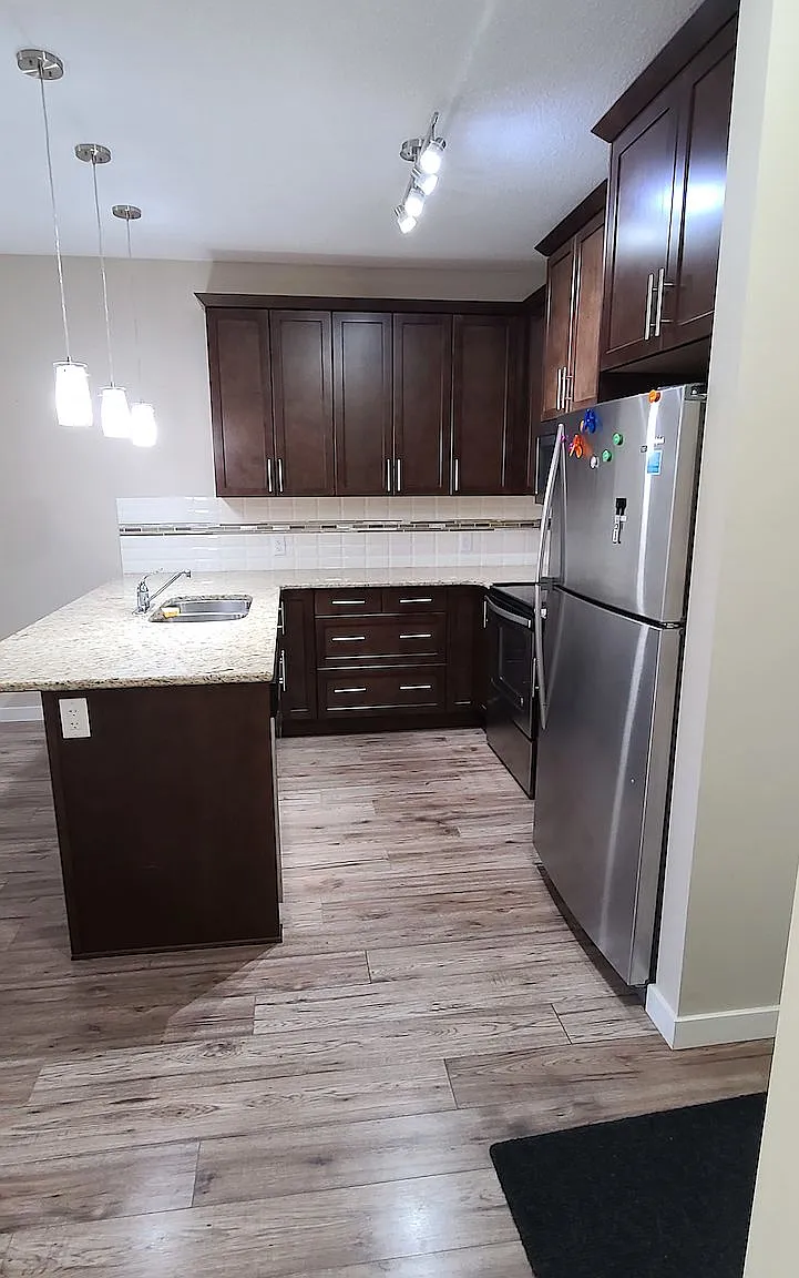 217 812 Welsh Drive — Photo 4