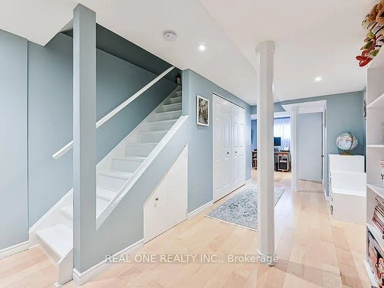 2380 Guildstone Cres — Photo 13