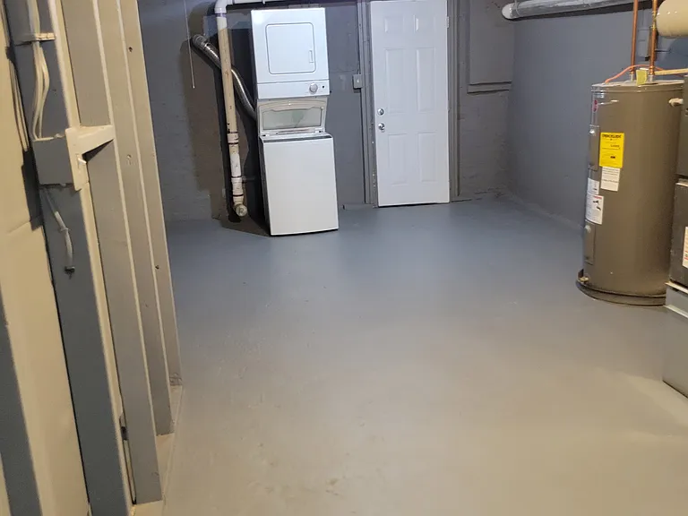 3410 E Fairmount Ave — Photo 15