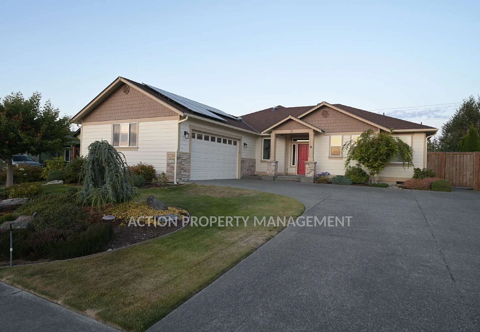 3 bed, 2.0 bath, 2152 sqft, $3,200 — Photo 1