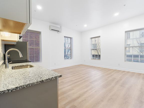 3rd image of 1 N Potomac St #1N
