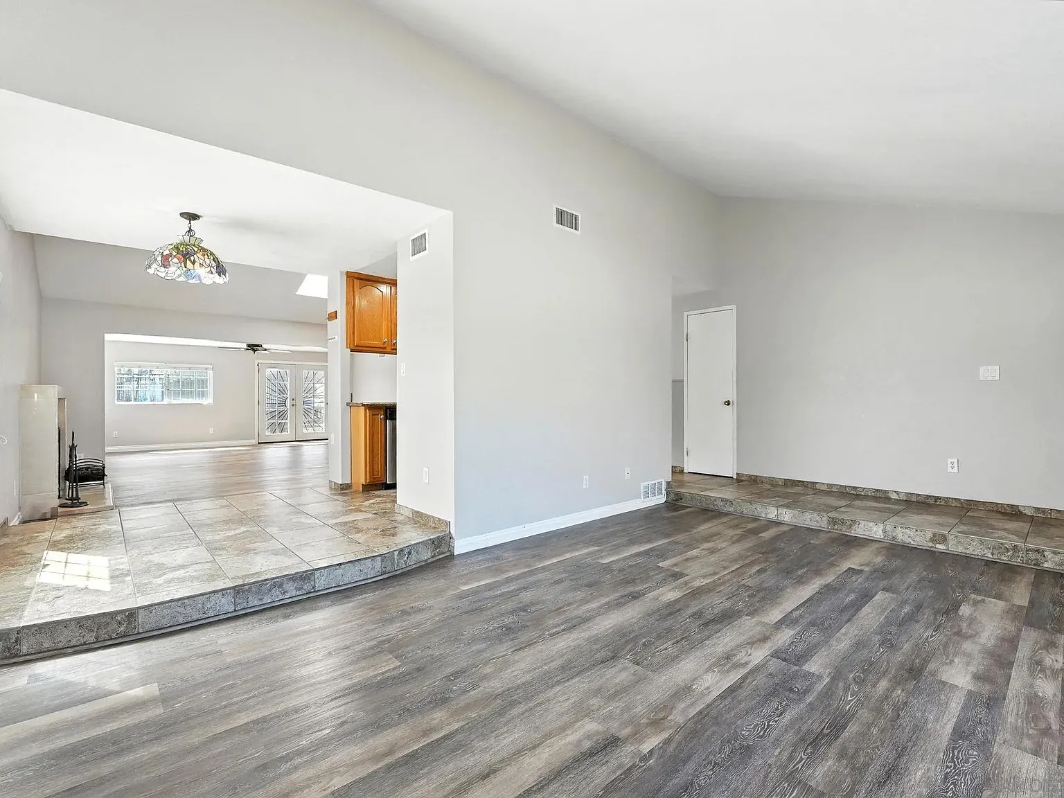 4 bed, 3.0 bath, 1550 sqft, $4,500 — Photo 4