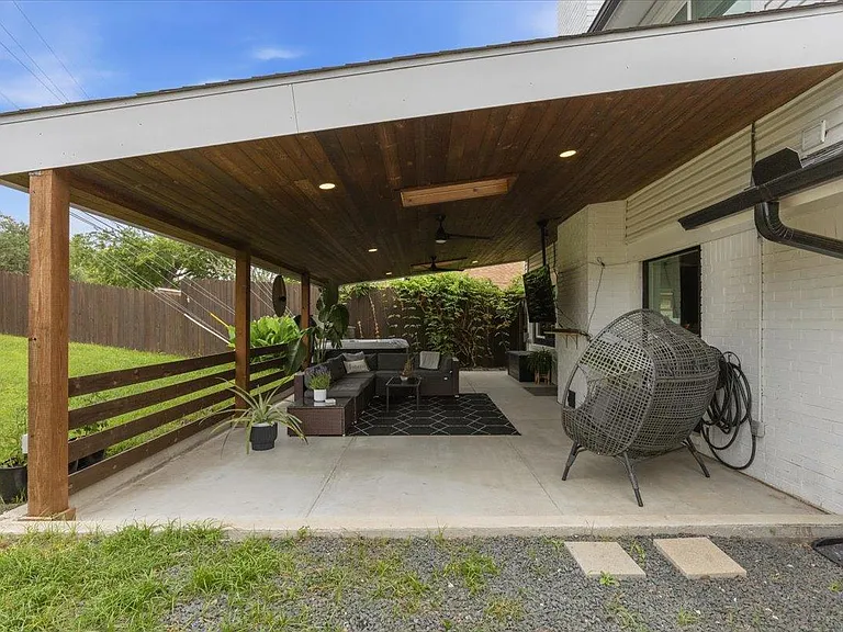 208 Skyloop Dr — Photo 24