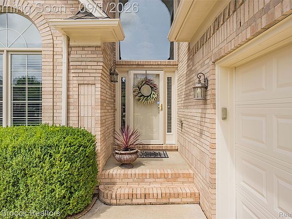 3rd image of 15657 Kingsway Dr