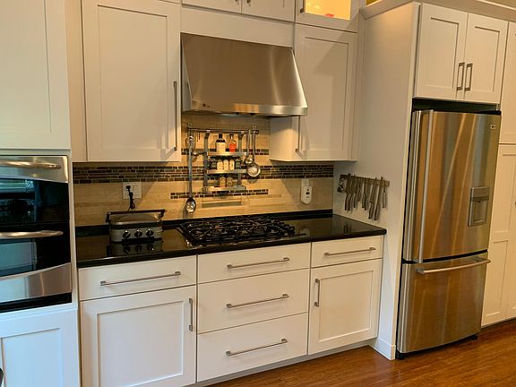 4th image of 308 Willow Hill Ct