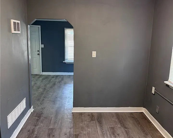 1563 Maplegrove Rd — Photo 6