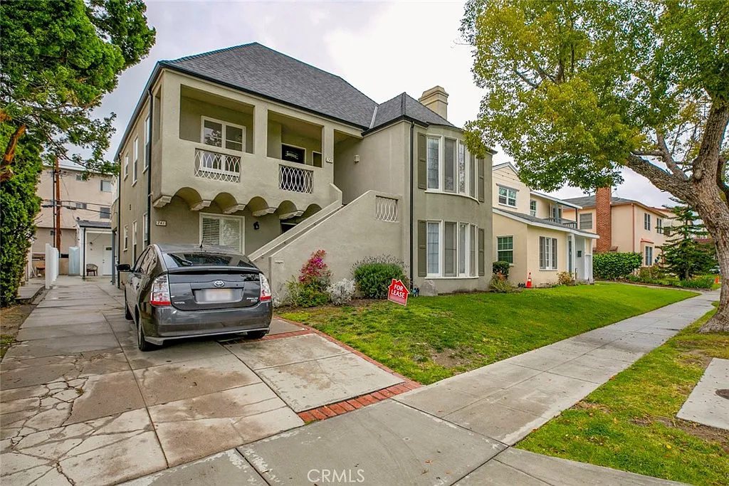 2 bed, 900 sqft, $3,000 — Photo 1