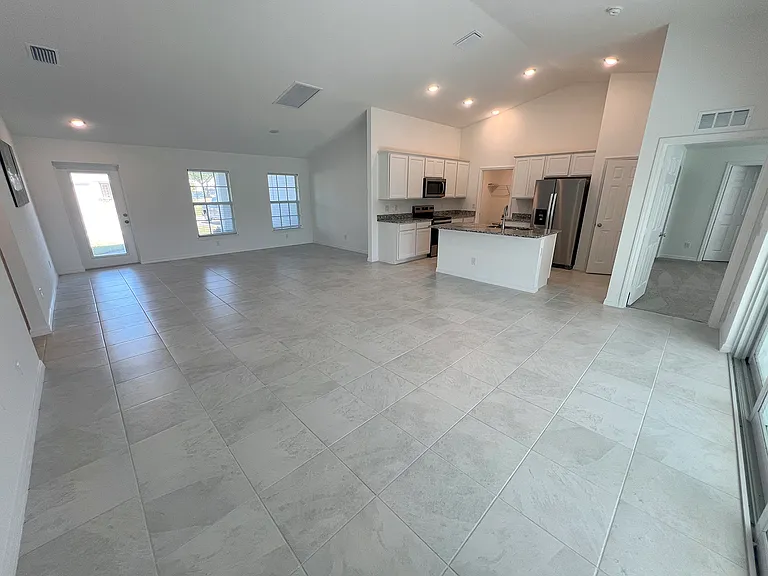 1510 SW 13th Ter — Photo 12