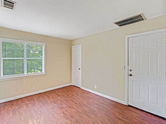 3rd image of 1735 16th Ave E APT D