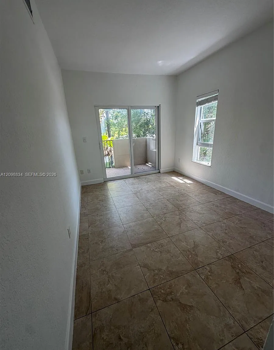 Coral Gables Douglas Sec — Photo 3