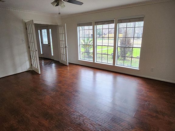 Looks out onto front lawn