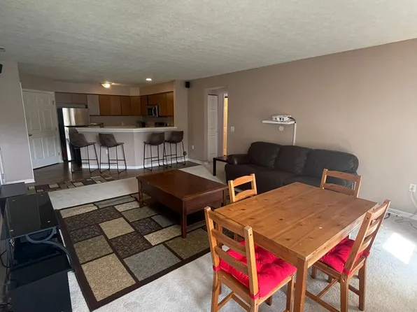 1610 Oakfield Dr, Ann Arbor, MI 48108