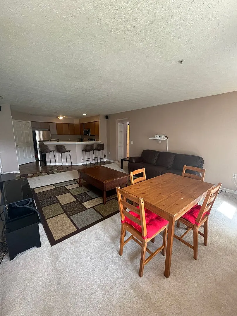 1610 Oakfield Dr photo 1