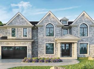 185 Coombs Dr, Paramus, NJ 07652
