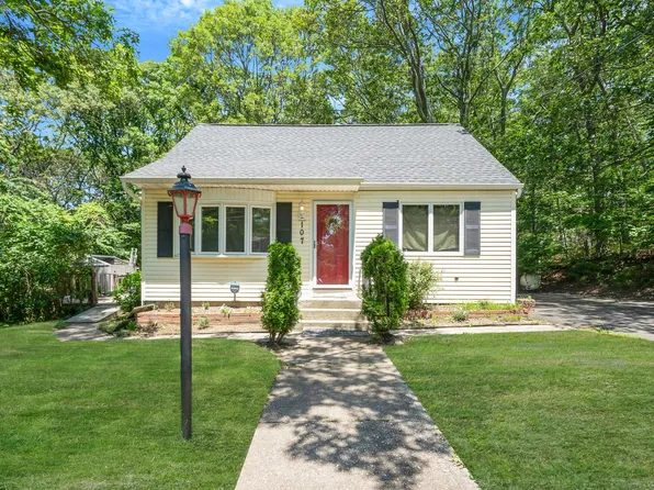 107 Cedar Lane, Medford, NY 11763