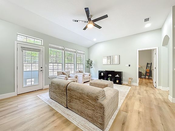 2nd image of 328 Summercove Cir