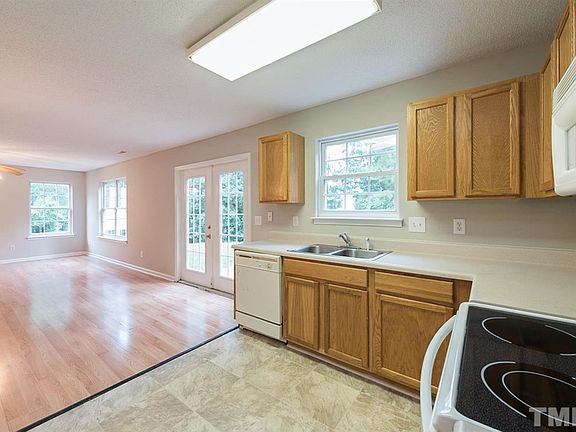 3rd image of 504 Sturminster Dr
