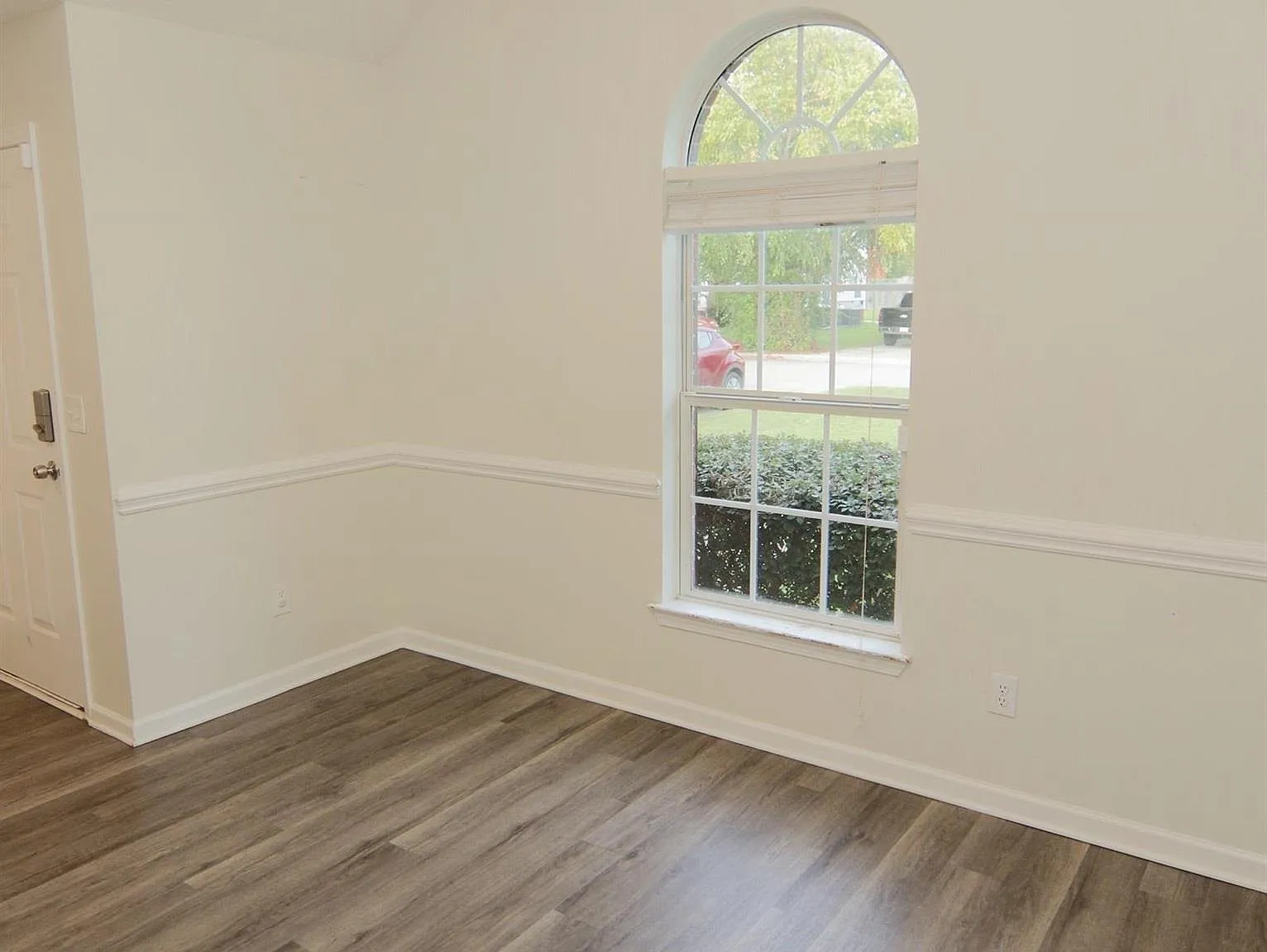 4 bed, 2002 sqft, $2,300 — Photo 4